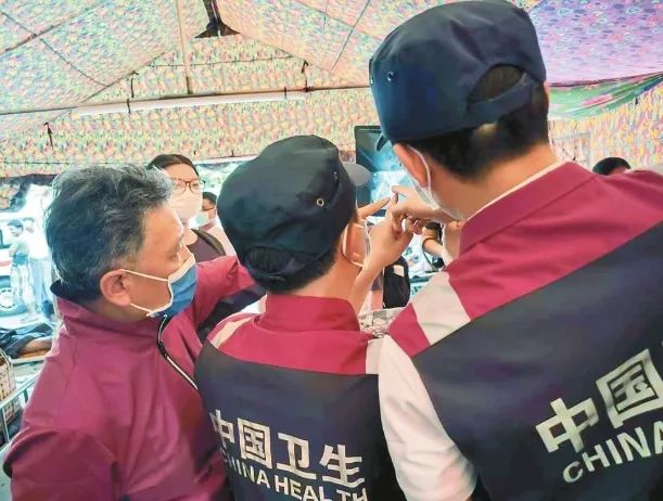   中国云南赴缅救援队抗震救灾日志丨奋战，我们永不言弃